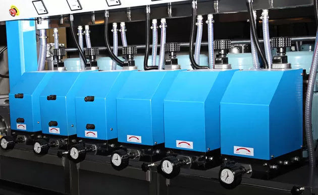 二重円形ガラスストレートラインエッジング机械のろ过システムが付いている水タンク